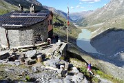 61 Chamanna Coaz (2610 m) con vista sulla Val Roseg e il Lej da Vadret